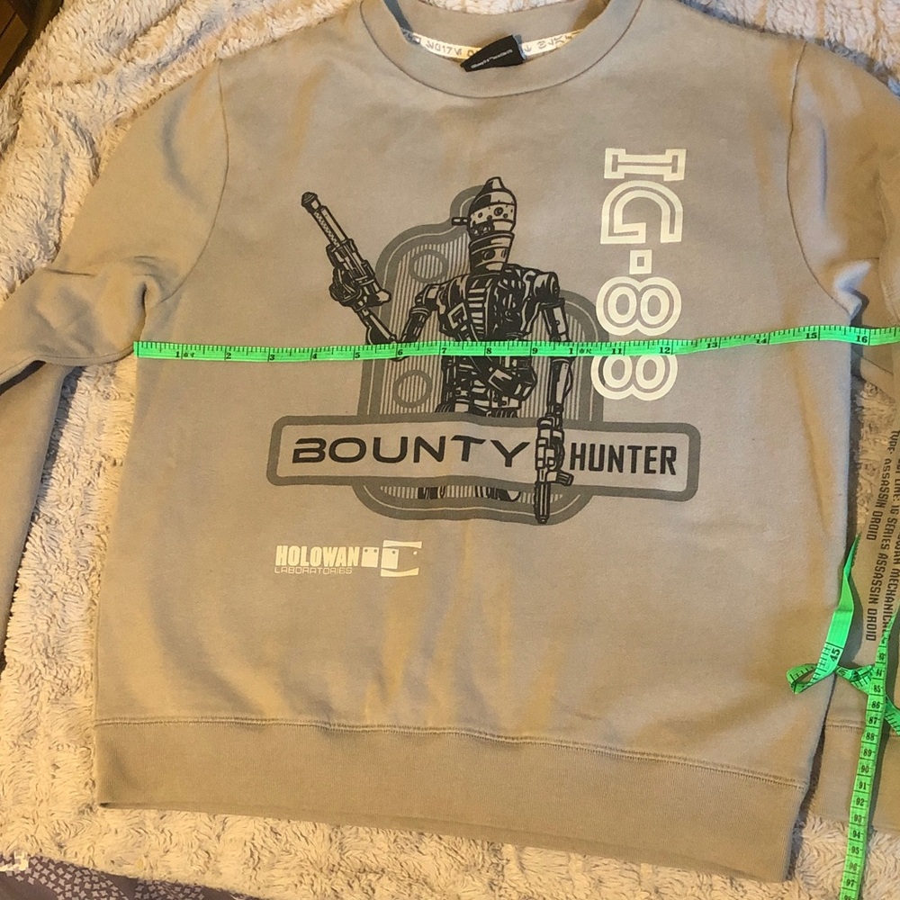 Star Wars Gray Bounty Hunter Crewneck Sweater - Picture 9 of 9